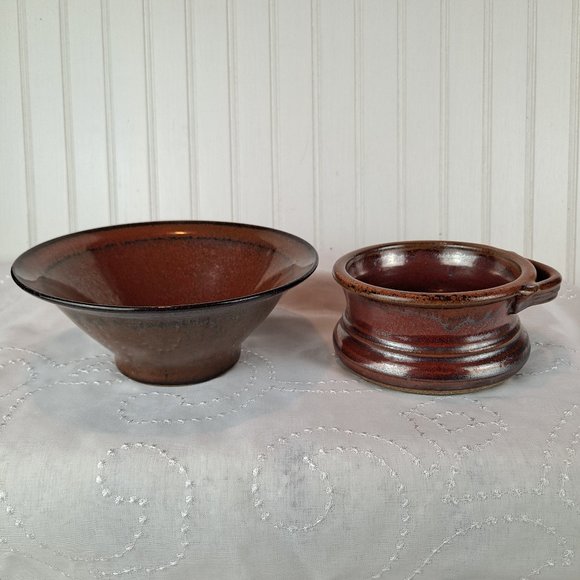 2 Art Pottery Bowls - One Signed - Picture 1 of 8
